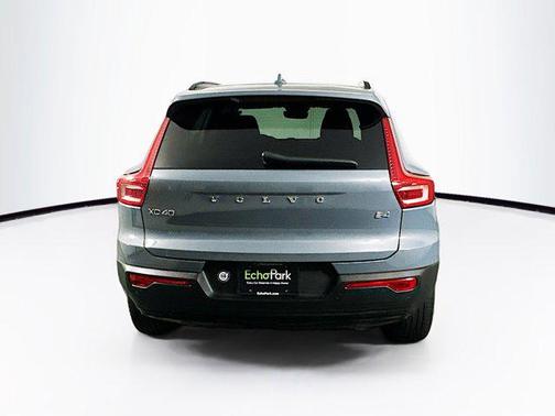 Thunder Grey Metallic 2023 Volvo XC40 B4 Ultimate Dark Theme