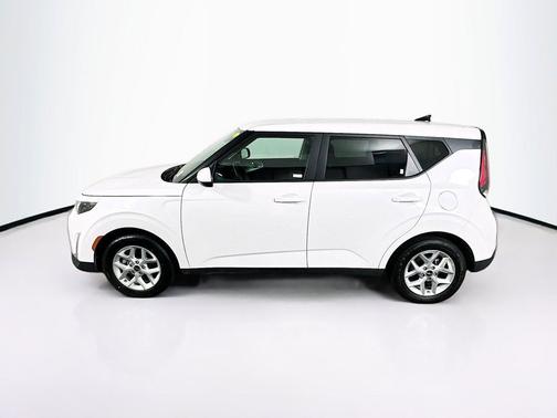 Snow White Pearl 2025 Kia Soul LX