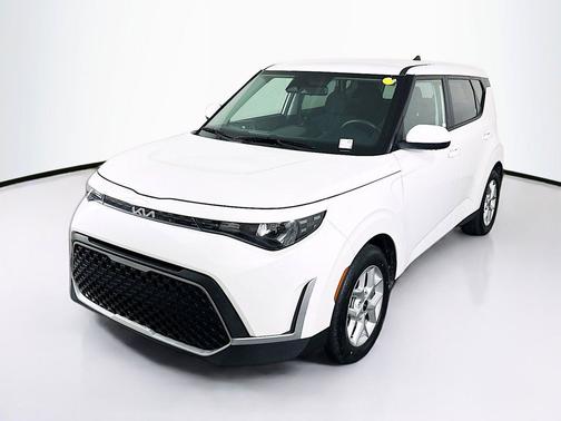 Snow White Pearl 2025 Kia Soul LX