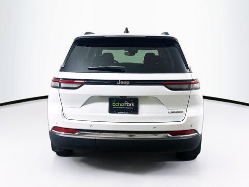 Bright White Clearcoat 2023 Jeep Grand Cherokee Laredo