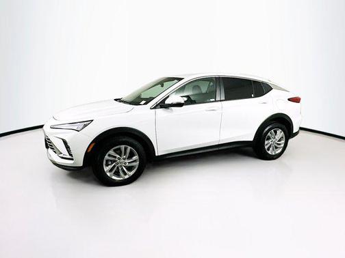 Summit White 2025 Buick Envista Preferred FWD