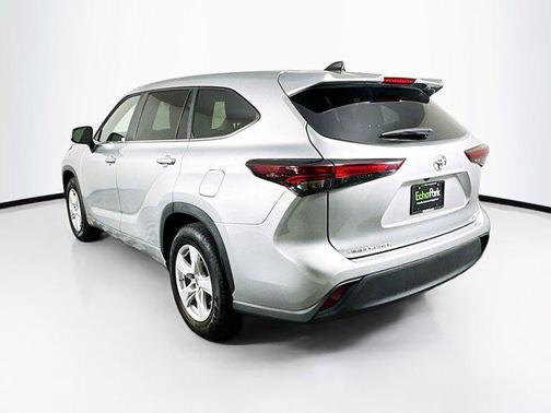 Celestial Silver Metallic 2025 Toyota Highlander LE