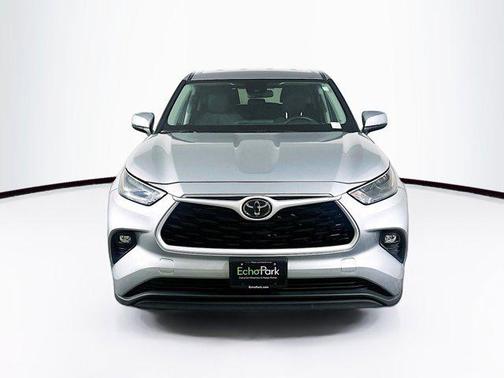 Celestial Silver Metallic 2025 Toyota Highlander LE