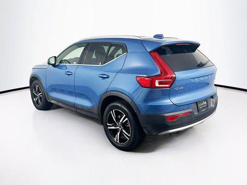 2024 Volvo XC40 B5 Core Bright Theme