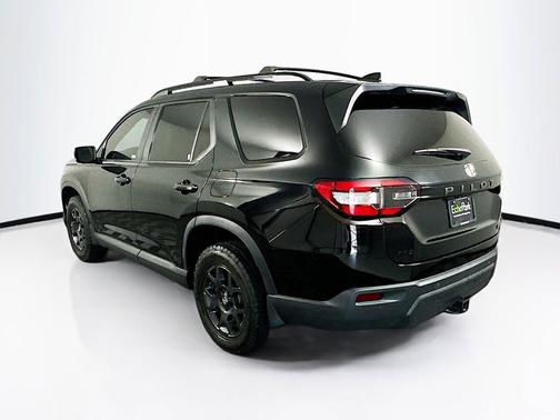 Crystal Black Pearl 2024 Honda Pilot TrailSport
