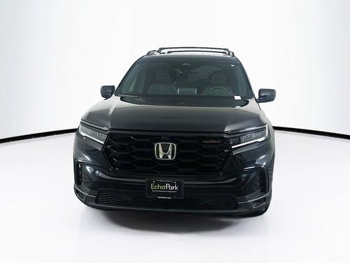 Crystal Black Pearl 2024 Honda Pilot TrailSport