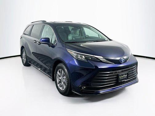2025 Toyota Sienna XLE 8 Passenger