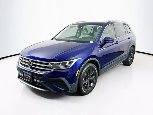 Deep Black Pearl 2024 Volkswagen Tiguan 2.0T SE