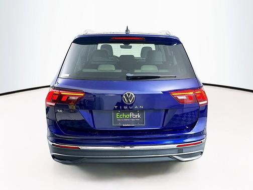 Deep Black Pearl 2024 Volkswagen Tiguan 2.0T SE