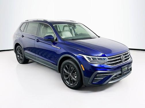 Deep Black Pearl 2024 Volkswagen Tiguan 2.0T SE