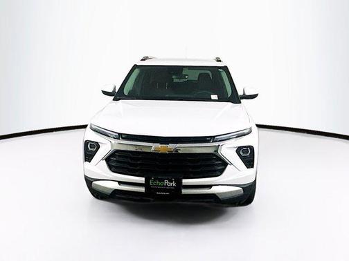 Summit White 2025 Chevrolet Trailblazer LT