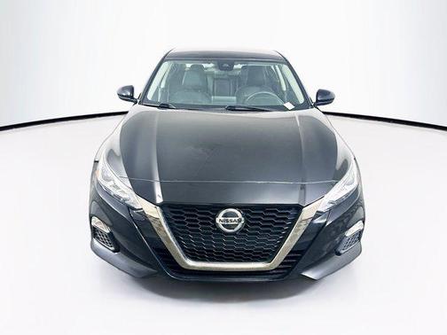 2022 Nissan Altima SR FWD