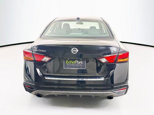 2022 Nissan Altima SR FWD