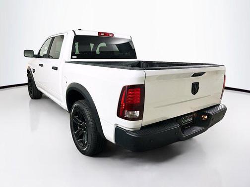 2024 RAM 1500 Classic Warlock Crew Cab 4x2 5'7' Box