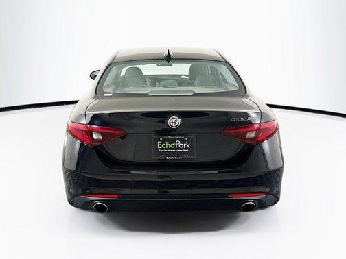 2021 Alfa Romeo Giulia Base
