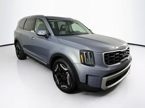 Everlasting Silver 2025 Kia Telluride S