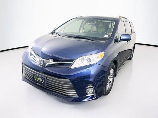 2020 Toyota Sienna XLE