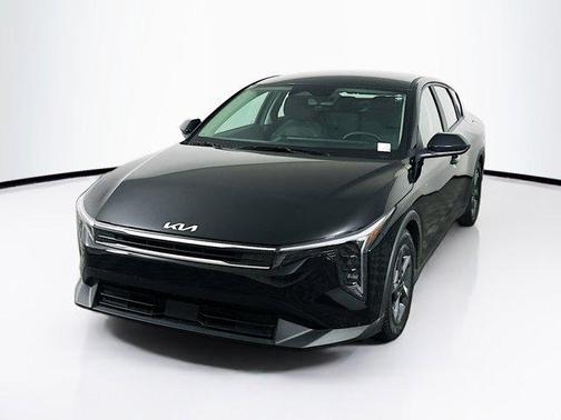 Aurora Black Pearl 2025 Kia K4 LXS