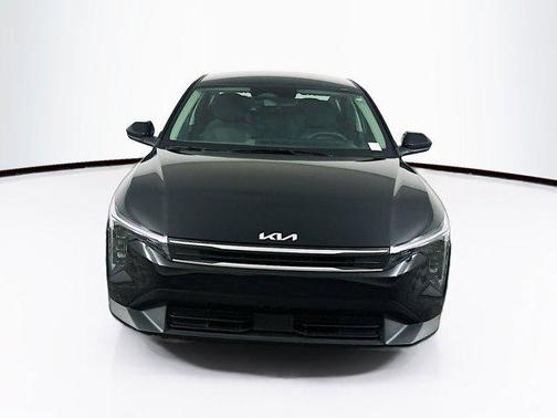 Aurora Black Pearl 2025 Kia K4 LXS