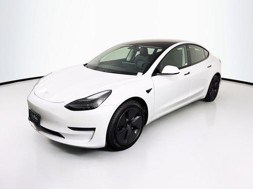Pearl White Multi-Coat 2023 Tesla Model 3 Standard Range