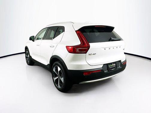 2025 Volvo XC40 B5 Plus Bright Theme