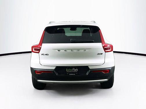 2025 Volvo XC40 B5 Plus Bright Theme