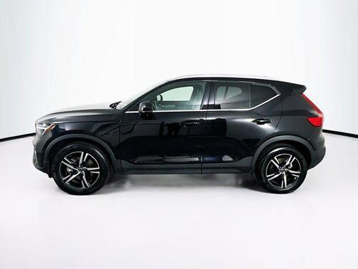 2025 Volvo XC40 B5 Core Bright Theme