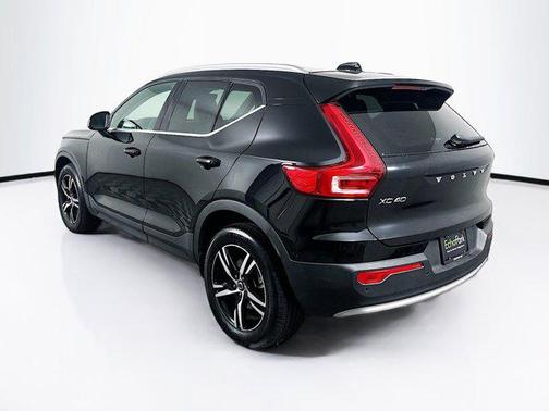 2025 Volvo XC40 B5 Core Bright Theme