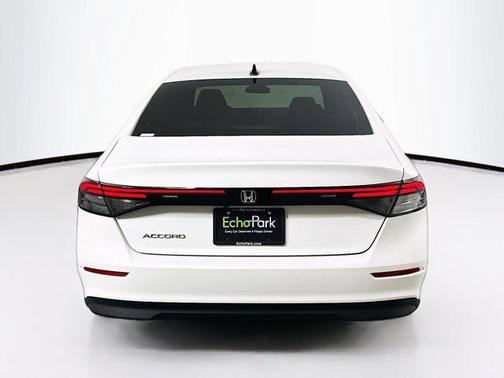 Platinum White Pearl 2025 Honda Accord SE