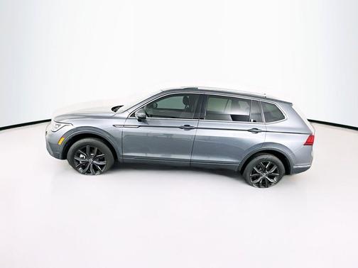 Platinum Gray Metallic 2024 Volkswagen Tiguan 2.0T SE