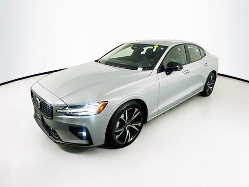 2024 Volvo S60 B5 Core Dark Theme