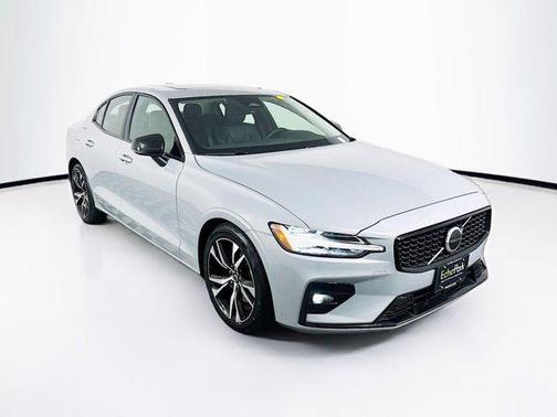 2024 Volvo S60 B5 Core Dark Theme
