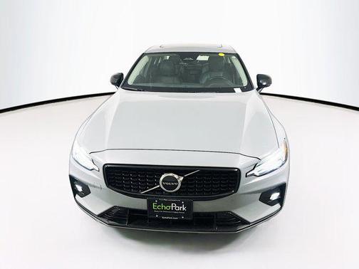 2024 Volvo S60 B5 Core Dark Theme