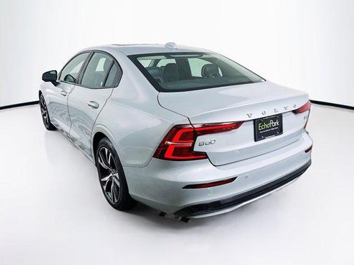 2024 Volvo S60 B5 Core Dark Theme