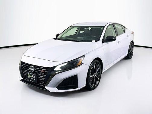 2023 Nissan Altima SR FWD