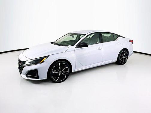 2023 Nissan Altima SR FWD
