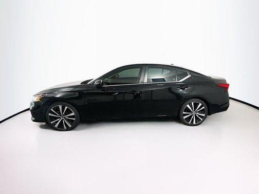 2022 Nissan Altima SR FWD