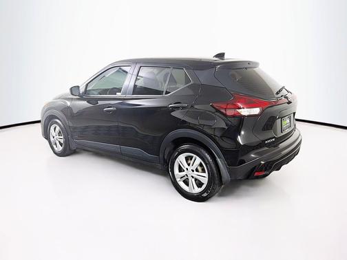 Super Black 2024 Nissan Kicks S