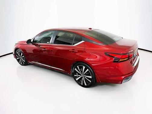 2022 Nissan Altima SR FWD