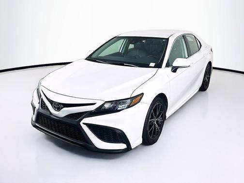 Ice Cap 2024 Toyota Camry SE