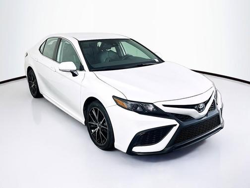 Ice Cap 2024 Toyota Camry SE