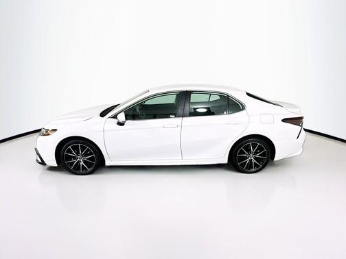 Ice Cap 2024 Toyota Camry SE