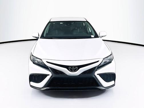 Ice Cap 2024 Toyota Camry SE