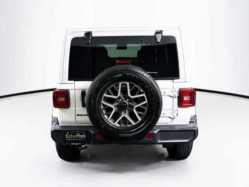 Bright White Clearcoat 2025 Jeep Wrangler 4-Door Sahara 4x4