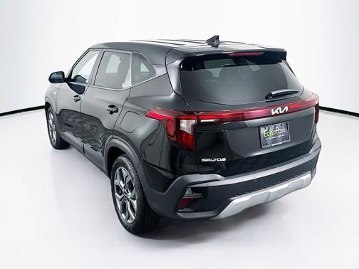 Fusion Black 2026 Kia Seltos LX