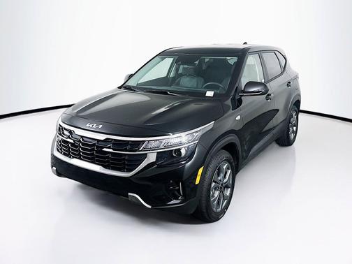 Fusion Black 2026 Kia Seltos LX