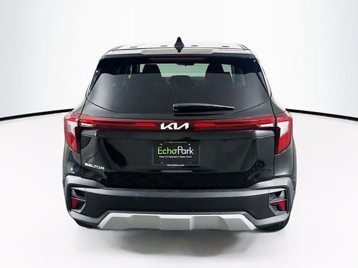 Fusion Black 2026 Kia Seltos LX