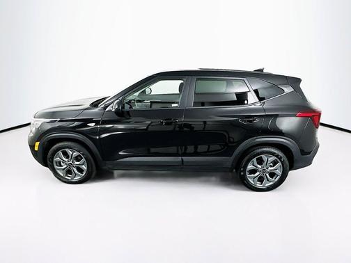 Fusion Black 2026 Kia Seltos LX