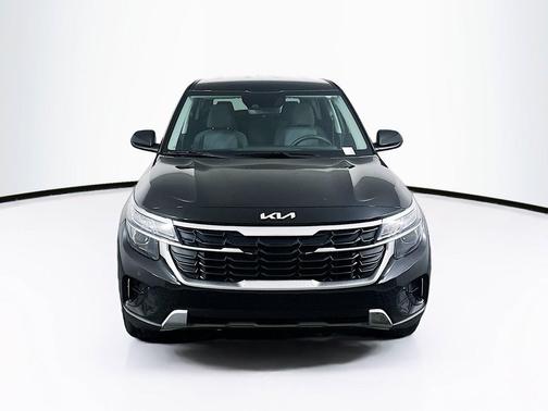 Fusion Black 2026 Kia Seltos LX
