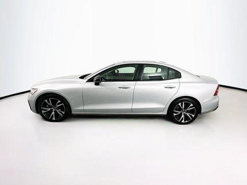 2024 Volvo S60 B5 Core Dark Theme